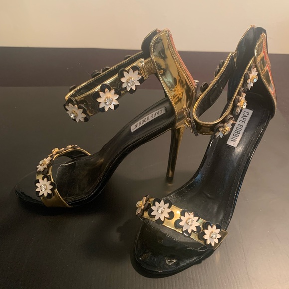Cape Robbin Gold and Black Floral Heels - Picture 4 of 12